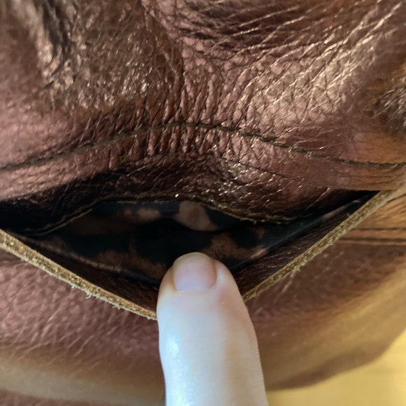 B Makowsky copper metallic crossbody bag - Picture 5 of 11